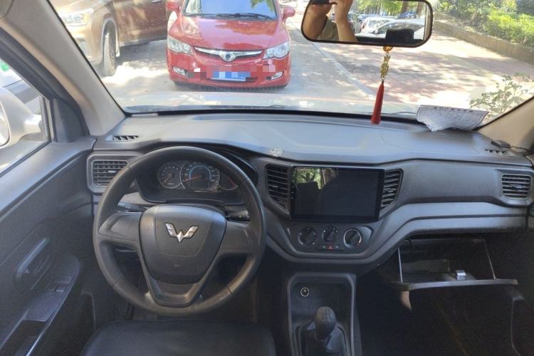 Used Wuling Hongguang V 2019 1.5L Standard Version L2B Center Console