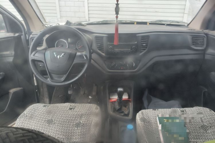 Used Wuling Hongguang V 2019 1.5L Jingqu Edition Sealed-Window Vehicle China VI LAR Center Console