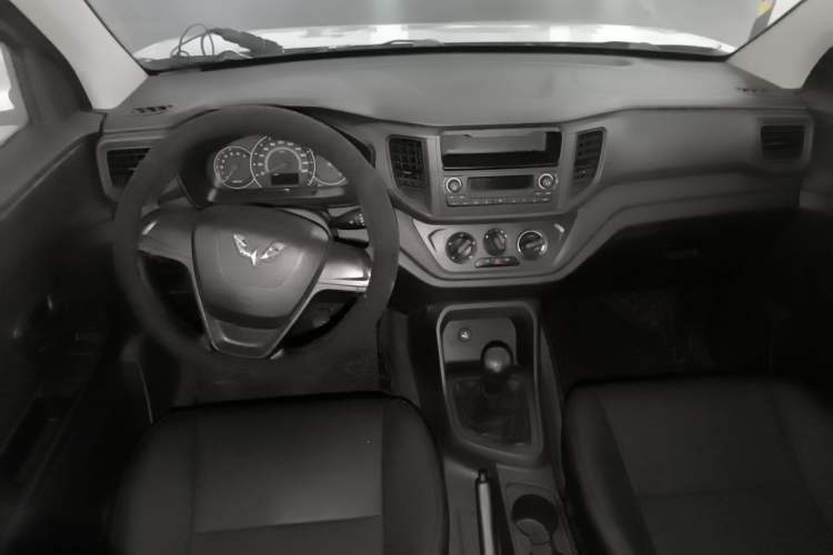 Used Wuling Hongguang V 2019 1.5L Enjoyment Version L2B Center Console