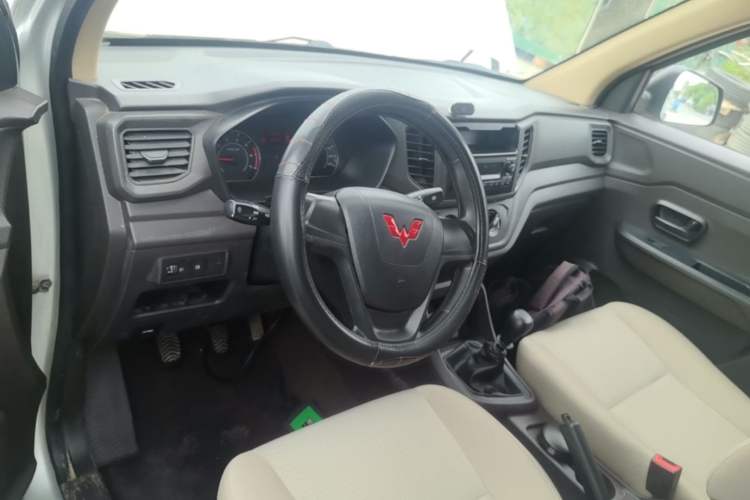 Used Wuling Hongguang V 2019 1.5L Base Version China VI LAR Center Console