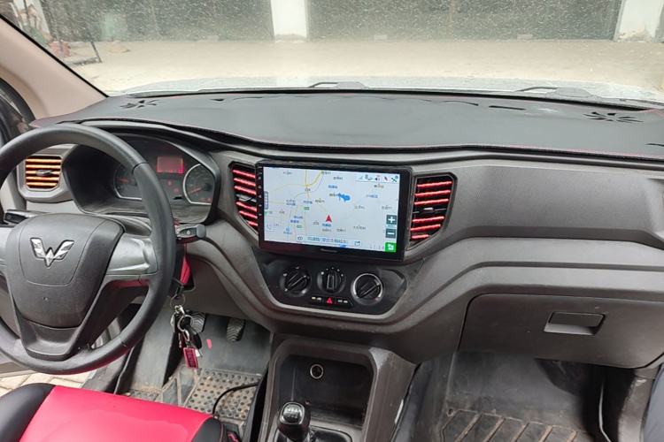 Used Wuling Hongguang V 2019 1.5L Jingqu Edition Sealed-Window Vehicle China VI LAR Center Console