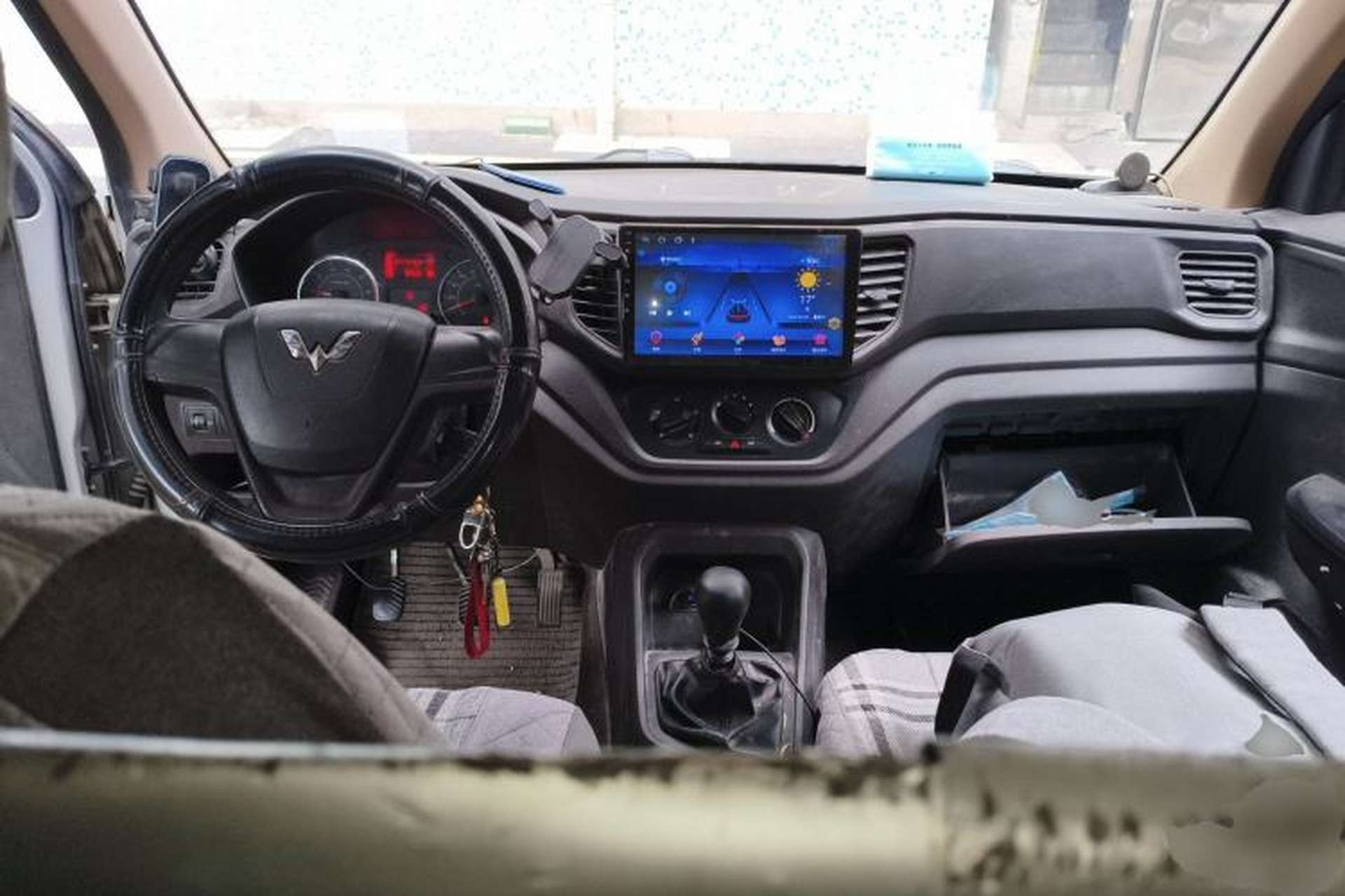 Used Wuling Hongguang V 2019 1.5L Jingqu Edition Sealed-Window Vehicle China VI LAR Center Console