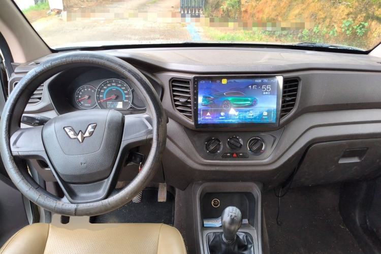 Used Wuling Hongguang V 2019 1.5L Enjoyment Version L2B Center Console