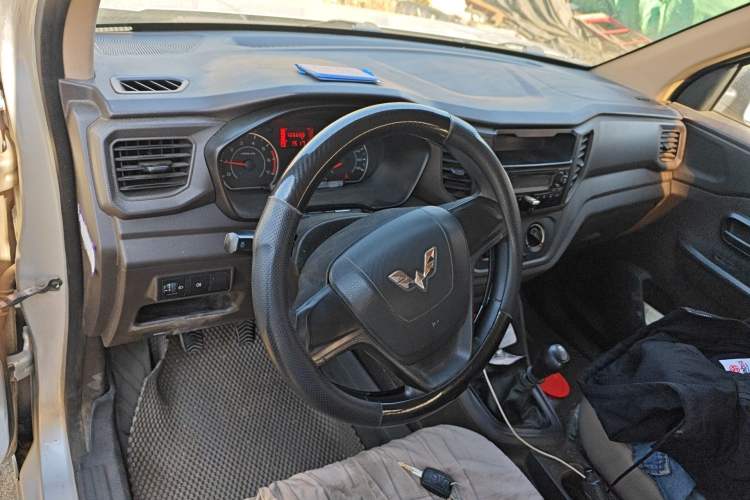 Used Wuling Hongguang V 2019 1.5L Jingqu Version China VI LAR Center Console