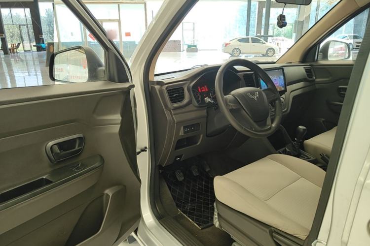 Used Wuling Hongguang V 2019 1.5L Jingqu Edition Sealed-Window Vehicle China VI LAR Driver Seat