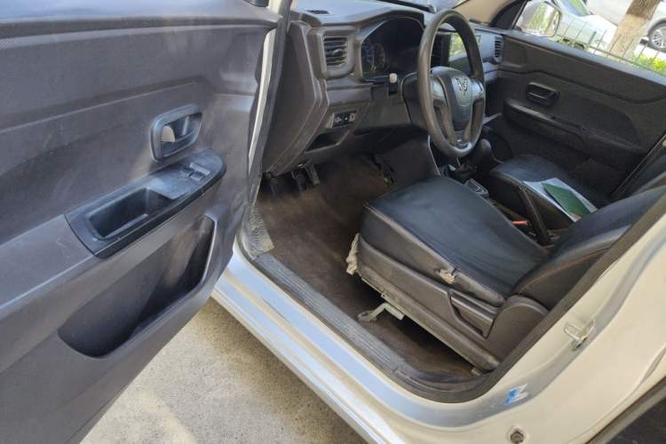 Used Wuling Hongguang V 2019 1.5L Standard Version L2B Driver Seat
