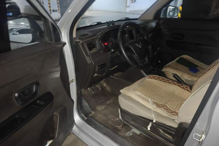 Used Wuling Hongguang V 2019 1.5L Jingqu Version China VI LAR Driver Seat