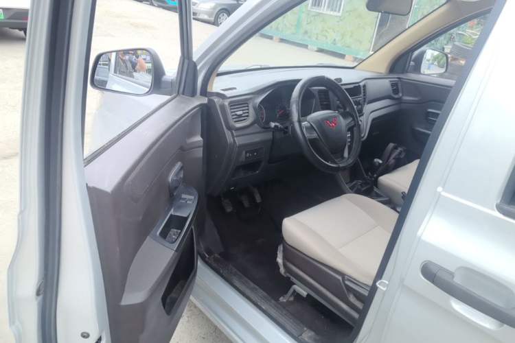 Used Wuling Hongguang V 2019 1.5L Base Version China VI LAR Driver Seat