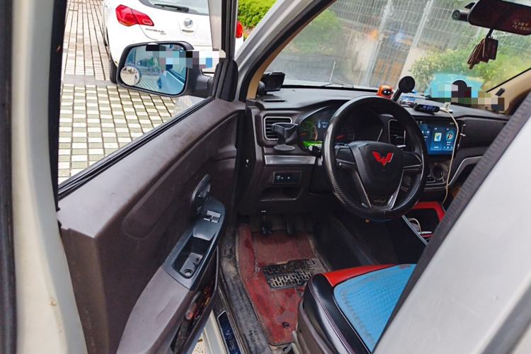 Used Wuling Hongguang V 2019 1.5L Jingqu Edition Sealed-Window Vehicle China VI LAR Driver Seat