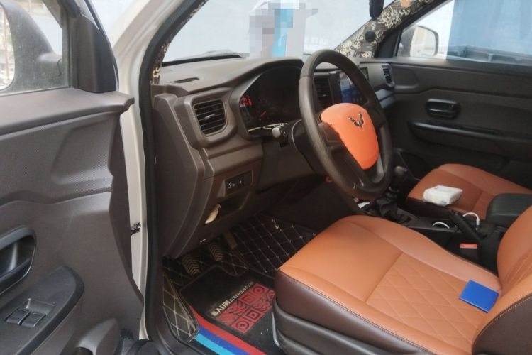 Used Wuling Hongguang V 2019 1.5L Jingqu Edition Sealed-Window Vehicle China VI LAR Driver Seat