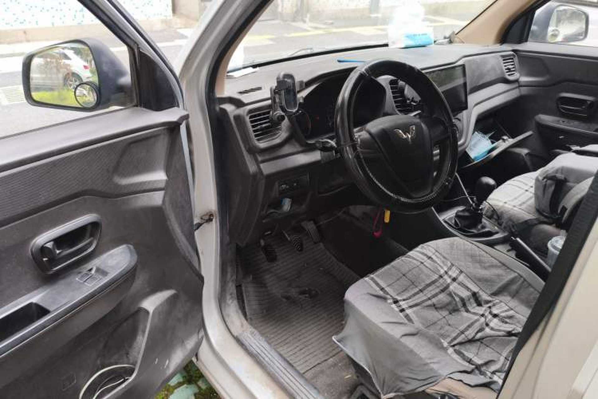 Used Wuling Hongguang V 2019 1.5L Jingqu Edition Sealed-Window Vehicle China VI LAR Driver Seat