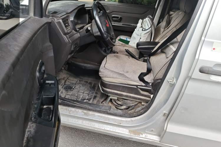 Used Wuling Hongguang V 2019 1.5L Base Window-Sealed Vehicle China VI LAR Driver Seat