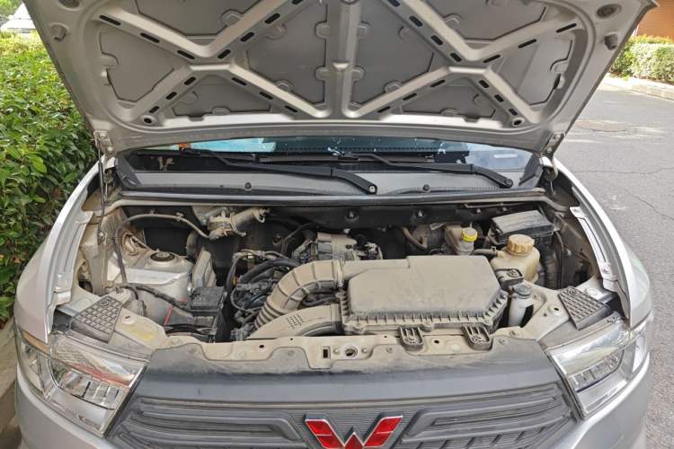 Used Wuling Hongguang V 2019 1.5L Jingqu Edition Sealed-Window Vehicle China VI LAR Engine Bay