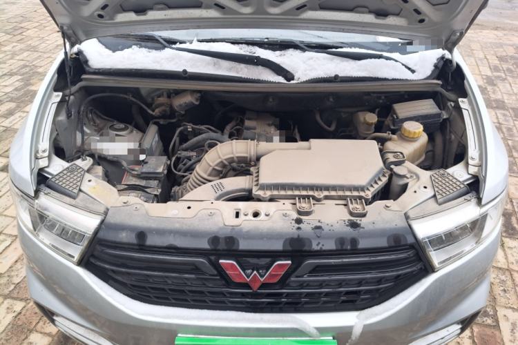 Used Wuling Hongguang V 2019 1.5L Jingqu Edition Sealed-Window Vehicle China VI LAR Engine Bay