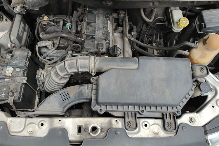 Used Wuling Hongguang V 2019 1.5L Jingqu Version China VI LAR Engine Bay