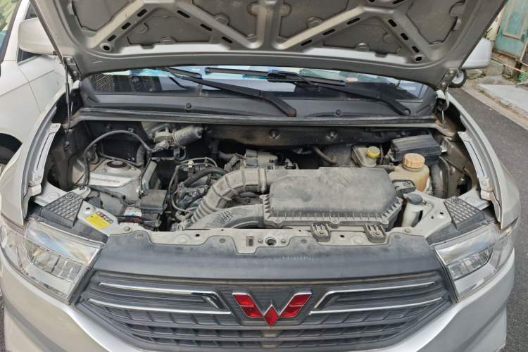 Used Wuling Hongguang V 2019 1.5L Standard Version China VI LAR Engine Bay