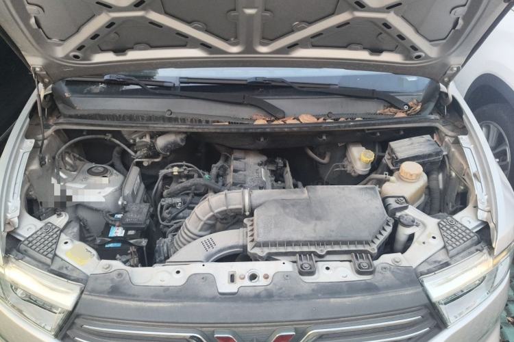 Used Wuling Hongguang V 2019 1.5L Enjoyment Version China VI LAR Engine Bay