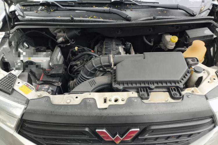 Used Wuling Hongguang V 2019 1.5L Base Version China VI LAR Engine Bay