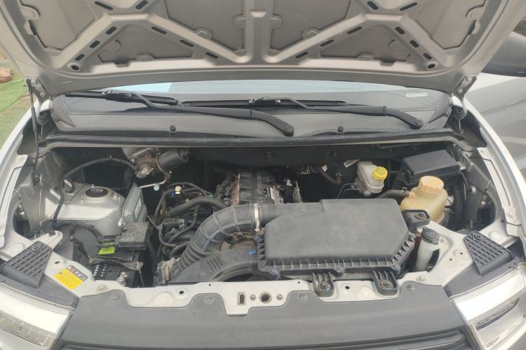 Used Wuling Hongguang V 2019 1.5L Base Version China VI LAR Engine Bay