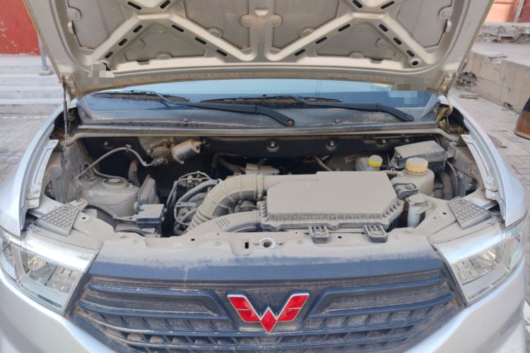 Used Wuling Hongguang V 2019 1.5L Base Version China VI LAR Engine Bay