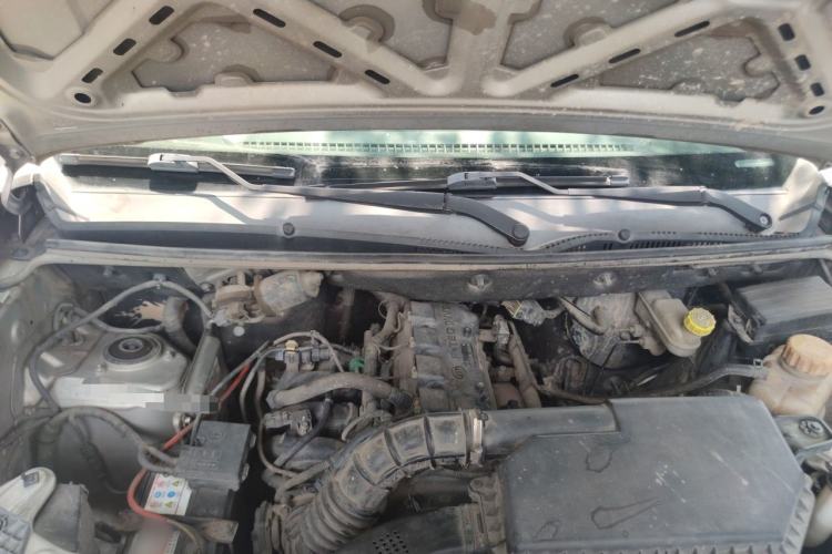 Used Wuling Hongguang V 2019 1.5L Standard Version China VI LAR Engine Bay