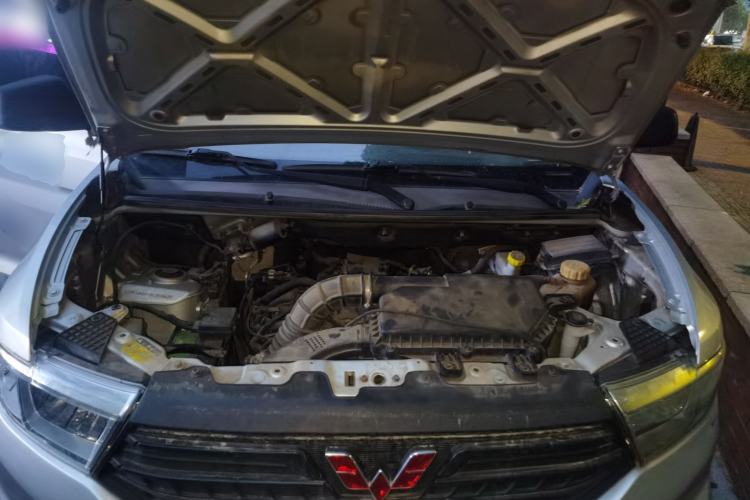 Used Wuling Hongguang V 2019 1.5L Jingqu Edition Sealed-Window Vehicle China VI LAR Engine Bay
