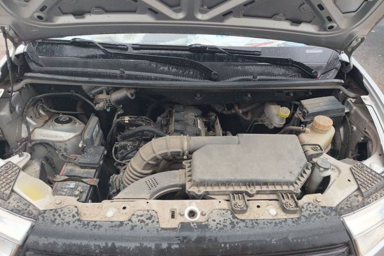 Used Wuling Hongguang V 2019 1.5L Base Version China VI LAR Engine Bay