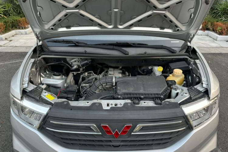 Used Wuling Hongguang V 2019 1.5L Enjoyment Version China VI LAR Engine Bay