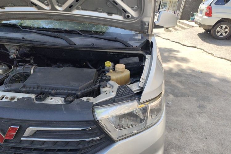 Used Wuling Hongguang V 2019 1.5L Standard Version L2B Engine Bay Left