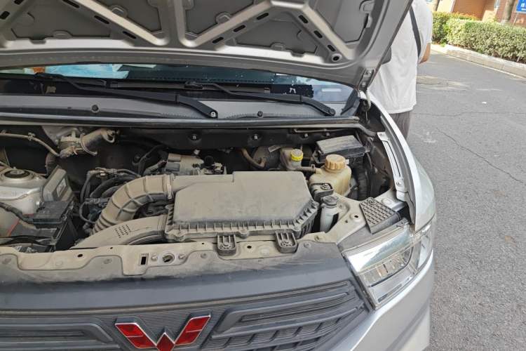 Used Wuling Hongguang V 2019 1.5L Jingqu Edition Sealed-Window Vehicle China VI LAR Engine Bay Left