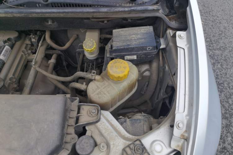 Used Wuling Hongguang V 2019 1.5L Jingqu Version China VI LAR Engine Bay Left