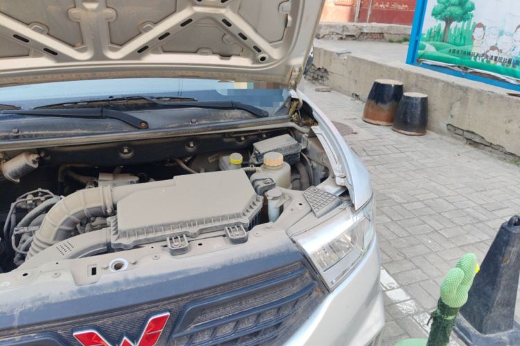 Used Wuling Hongguang V 2019 1.5L Base Version China VI LAR Engine Bay Left