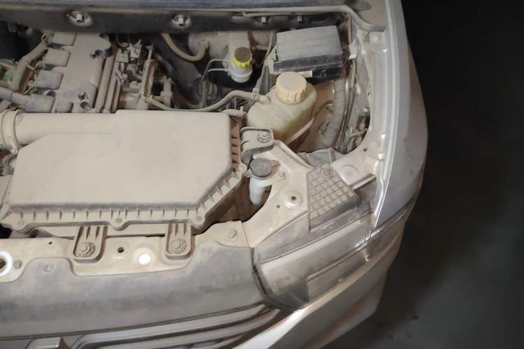 Used Wuling Hongguang V 2019 1.5L Jingqu Version China VI LAR Engine Bay Left