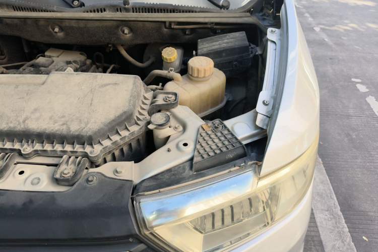 Used Wuling Hongguang V 2019 1.5L Standard Version L2B Engine Bay Left