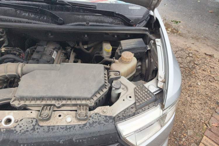 Used Wuling Hongguang V 2019 1.5L Base Version China VI LAR Engine Bay Left