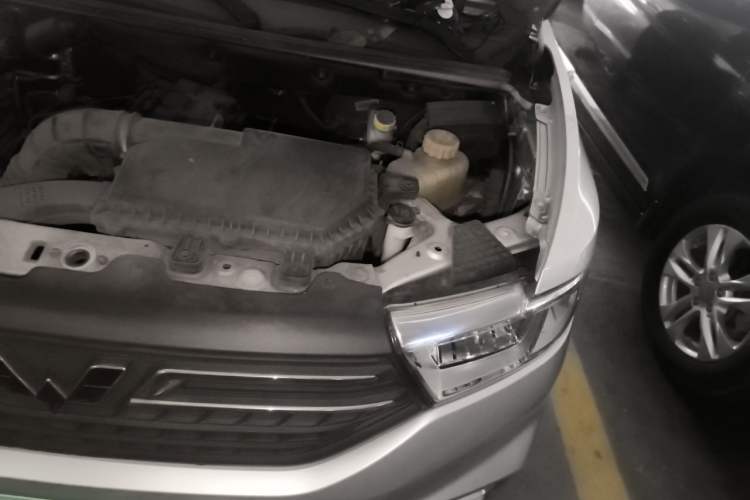 Used Wuling Hongguang V 2019 1.5L Enjoyment Version L2B Engine Bay Left