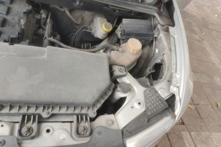 Used Wuling Hongguang V 2019 1.5L Enjoyment Version China VI LAR Engine Bay Left