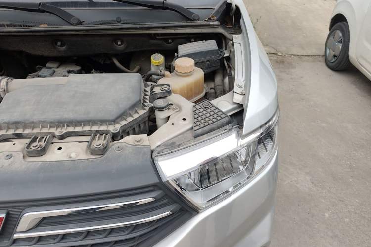 Used Wuling Hongguang V 2019 1.5L Enjoyment Version China VI LAR Engine Bay Left