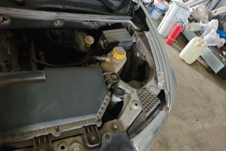 Used Wuling Hongguang V 2019 1.5L Enjoyment Version China VI LAR Engine Bay Left