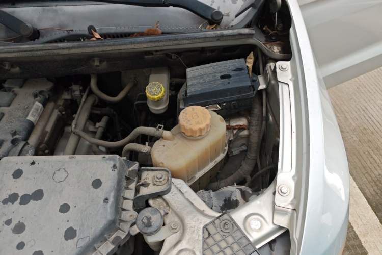 Used Wuling Hongguang V 2019 1.5L Base Version China VI LAR Engine Bay Left