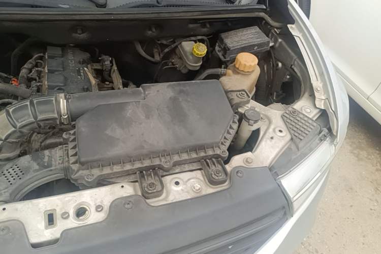 Used Wuling Hongguang V 2019 1.5L Jingqu Version China VI LAR Engine Bay Left