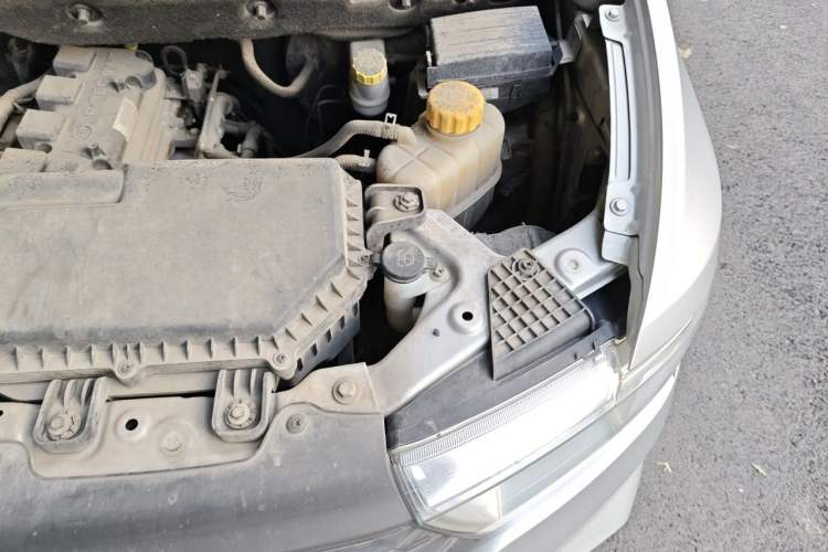 Used Wuling Hongguang V 2019 1.5L Base Window-Sealed Vehicle China VI LAR Engine Bay Left