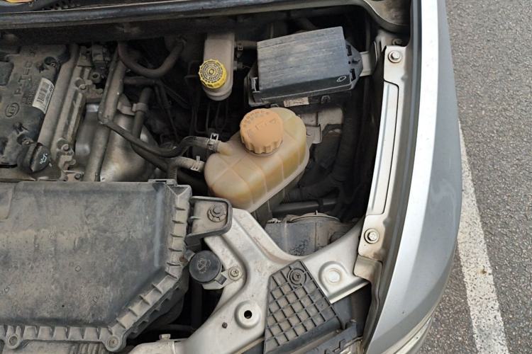Used Wuling Hongguang V 2019 1.5L Enjoyment Version China VI LAR Engine Bay Left