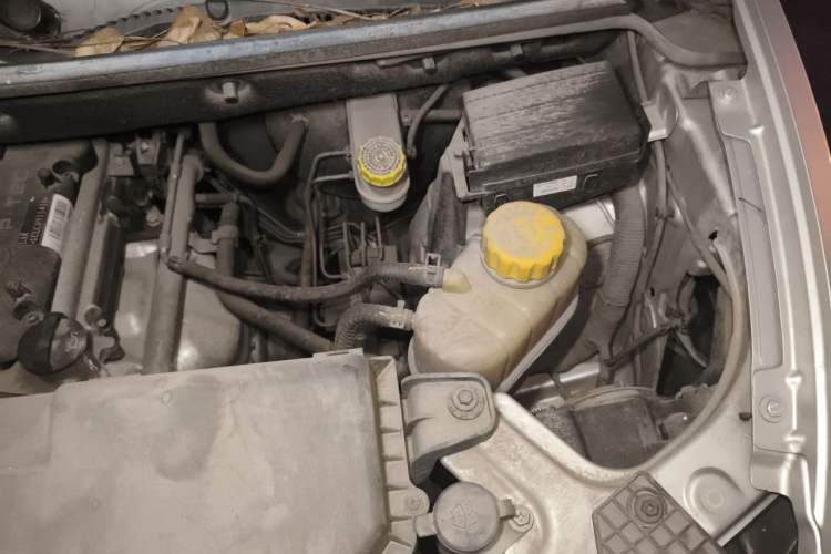 Used Wuling Hongguang V 2019 1.5L Jingqu Version China VI LAR Engine Bay Left