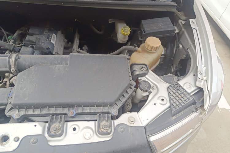 Used Wuling Hongguang V 2019 1.5L Enjoyment Version China VI LAR Engine Bay Left