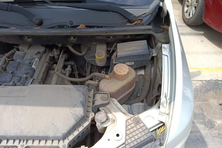 Used Wuling Hongguang V 2019 1.5L Enjoyment Version China VI LAR Engine Bay Left