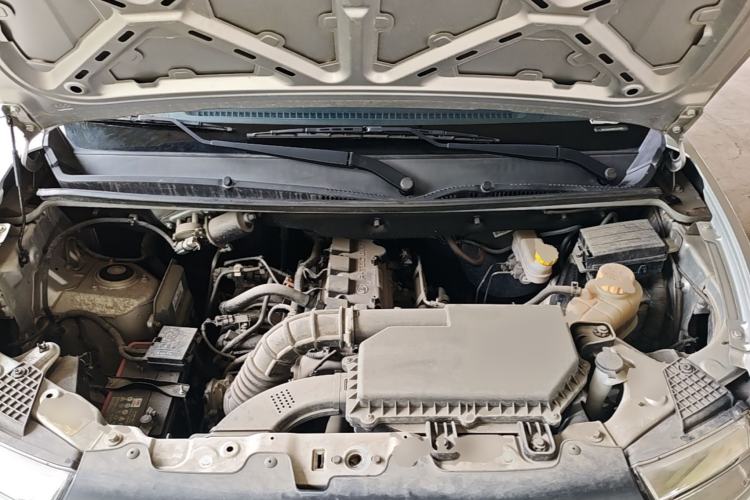 Used Wuling Hongguang V 2019 1.5L Jingqu Edition Sealed-Window Vehicle China VI LAR Engine Bay