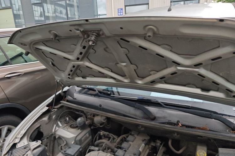 Used Wuling Hongguang V 2019 1.5L Base Version China VI LAR Engine Bay