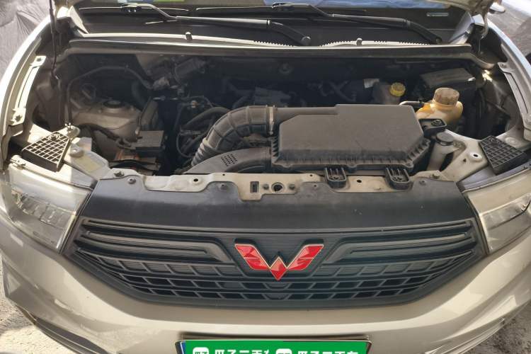Used Wuling Hongguang V 2019 1.5L Jingqu Edition Sealed-Window Vehicle China VI LAR Engine Bay