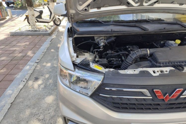 Used Wuling Hongguang V 2019 1.5L Standard Version L2B Engine Bay Right